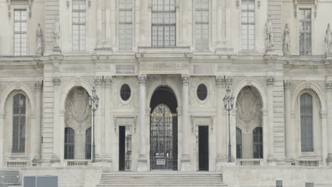 facade of the louvre museum in paris