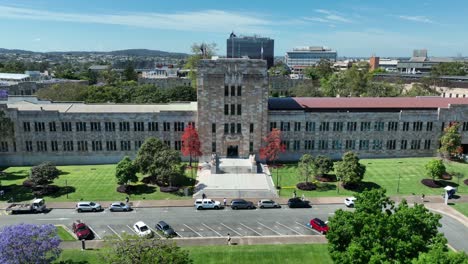 drone shot of university of queensland uq st lucia, pull away shot of uq's great court and forgan smith building