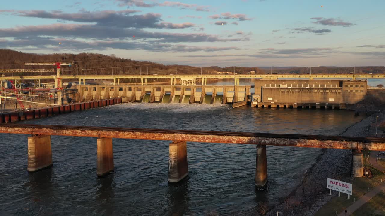 Stunning 4K drone footage of Chickamauga Dam, showcasing its structure, the Tennessee River, and scenic beauty. Perfect for infrastructure, travel, or history projects