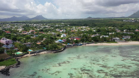 Alta-Vista-Aérea-De-Drones-Sobre-La-Ciudad-De-Albion-En-La-Isla-De-Mauricio