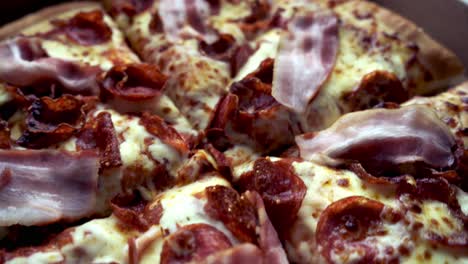 Primer-Plano-De-La-Pizza-Americana-Para-Llevar