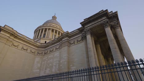 Außenansicht-Des-Pantheon-Denkmals-In-Paris,-Frankreich,-Aufnahme-In-Zeitlupe-1