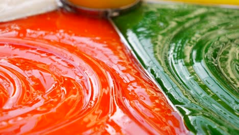 red and green sauce