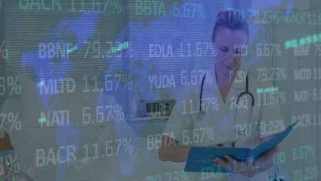 animación del procesamiento de datos sobre una doctora con un estetoscopio