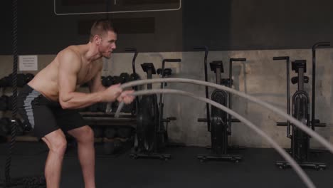 entrenamiento cruzado en un gimnasio