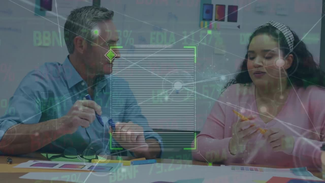 animación de la red de conexiones entre diversas personas de negocios en la oficina