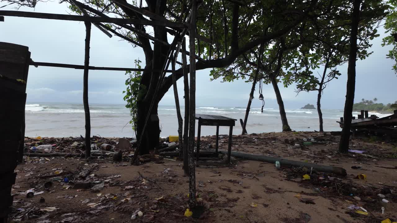 Marine debris litter Indian ocean coastline coastal environment South Asia Sri Lanka