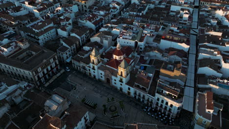 Ronda-Stadt-Mit-Alten-Gebäuden-Und-Kirche-In-Spanien---Drohnenaufnahme-Aus-Der-Luft