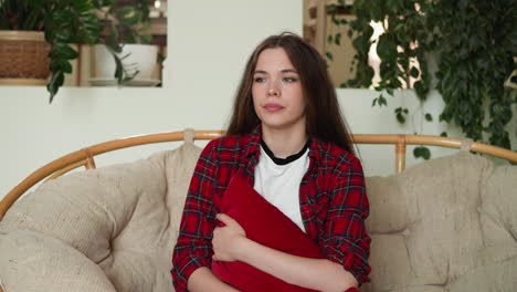 una mujer envuelta en la agonía de la depresión. una mujer se involucra en una lucha implacable con las intrincadas complejidades del mundo emocional. los matices del estado emocional