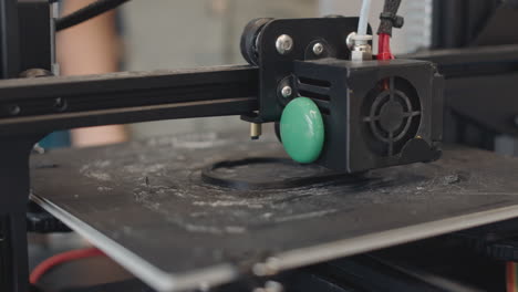 three dimensional printing machine working