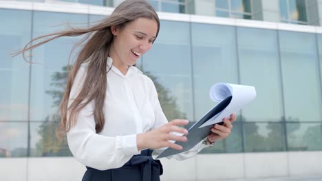 woman-looking-surprised-on-her-clipboard,-handheld-static