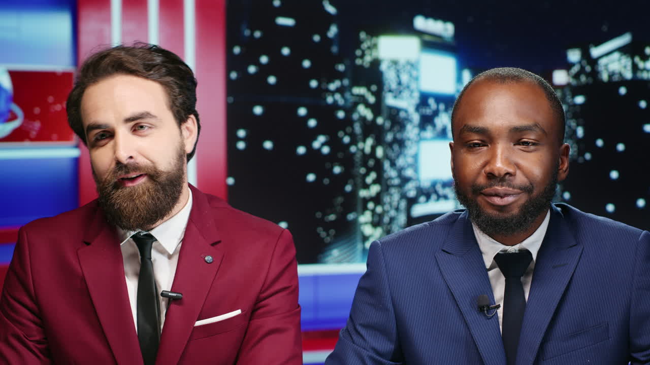 presentadores de programas de entrevistas discuten problemas diarios