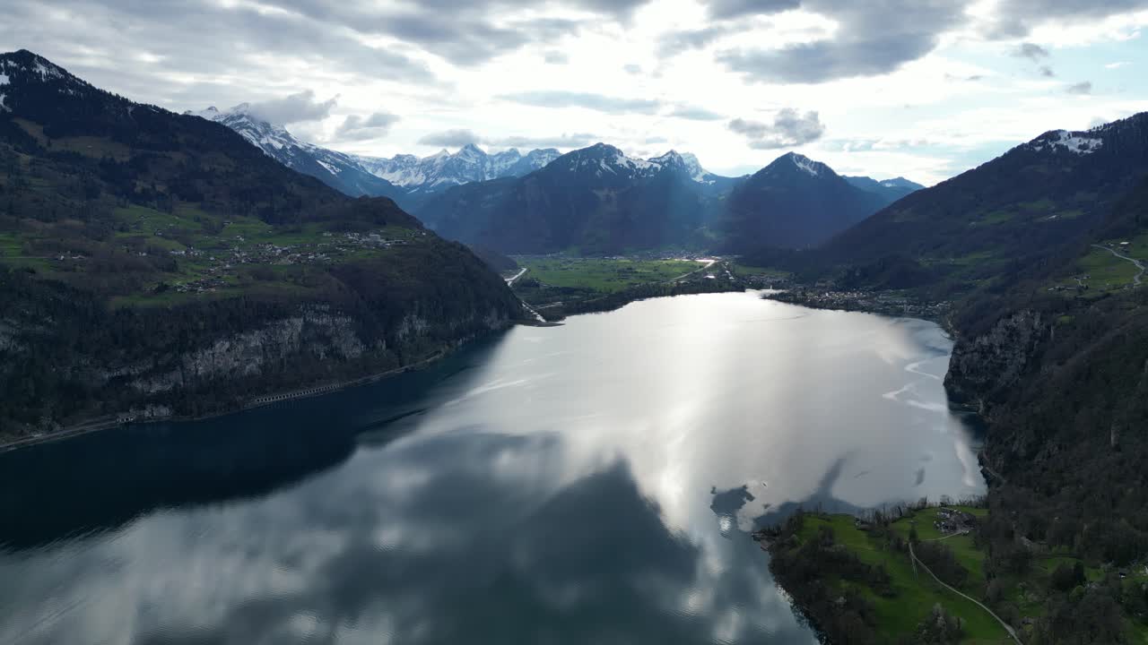vista aérea del magnífico paisaje montañoso. seerenbach, suiza