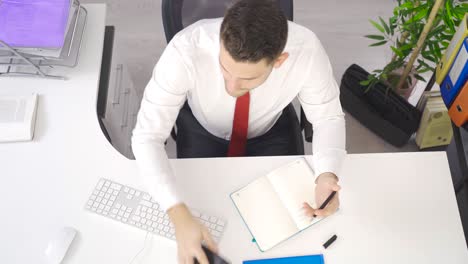 Thoughtful-businessman-working-in-the-office.