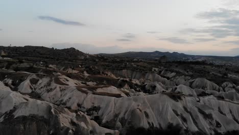 Toma-De-Aire-Mavic-Desde-El-Valle-Del-Amor-Cerca-De-Goreme-Al-Atardecer---Kapadokya