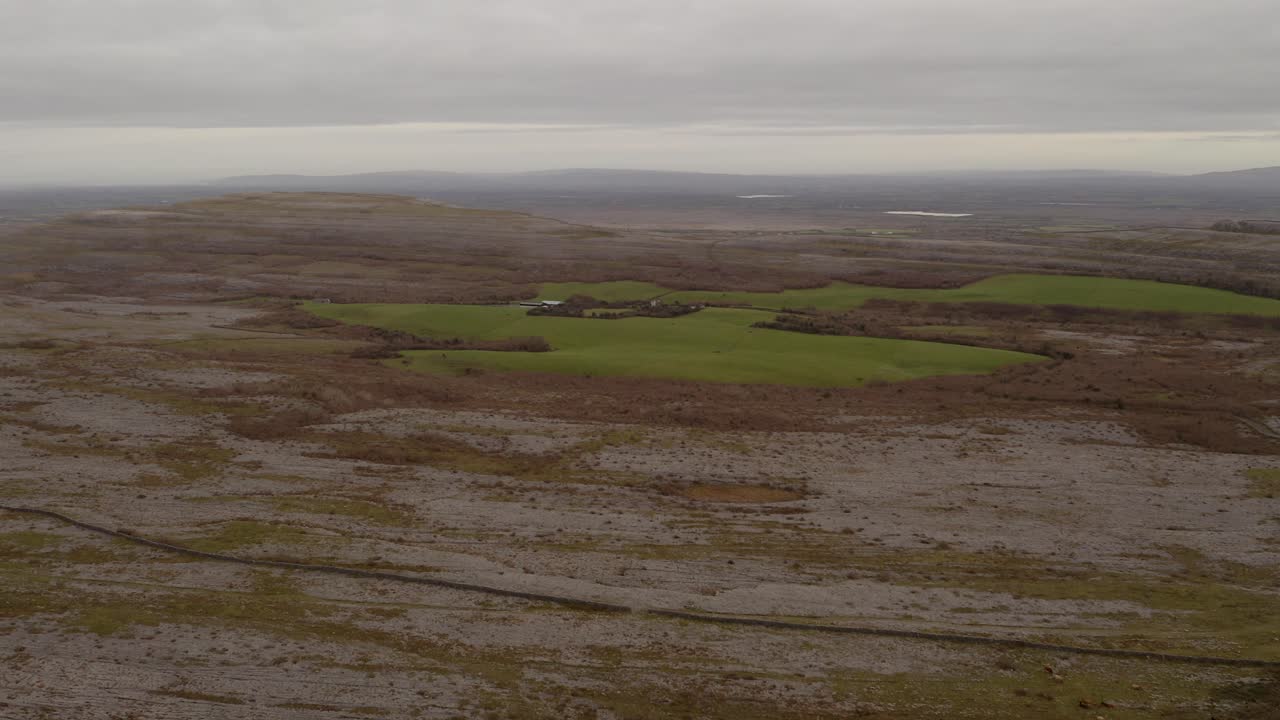 킬힐라, 버렌, 갈웨이 카운티. 넓은 공중, 확립