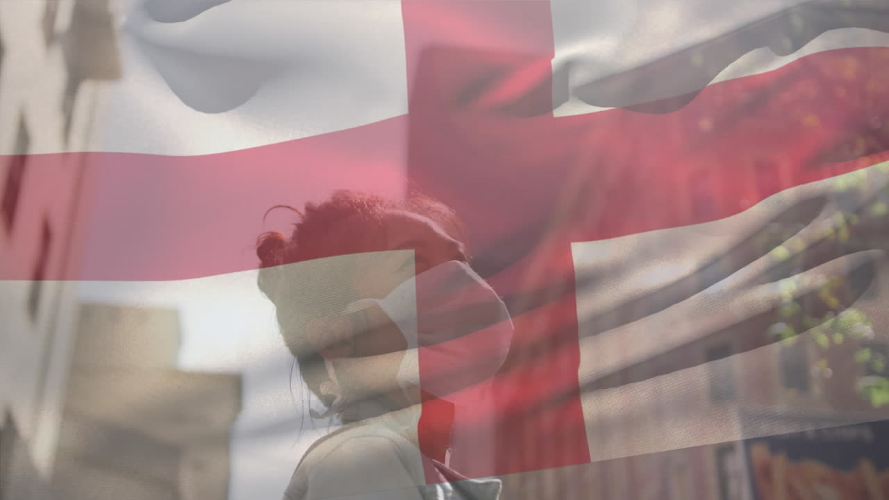 animación de la bandera de inglaterra ondeando sobre una mujer afroamericana con máscara facial en la calle de la ciudad