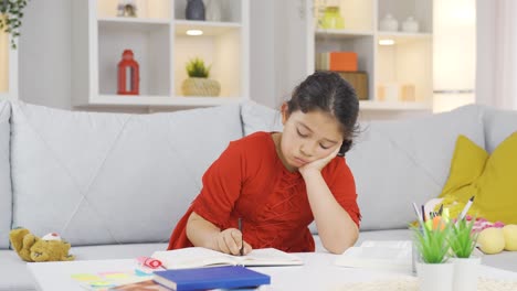 Niña-Estudiando-Infeliz.