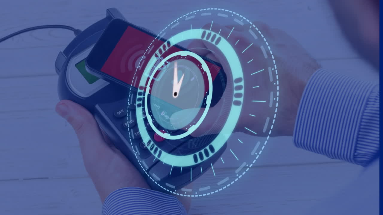 animación de escaneo de alcance sobre hombre caucásico pagando con teléfono inteligente
