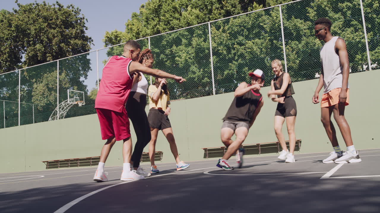 친구들은 삶을 훨씬 더 즐겁게 만 ⁇ 니다.