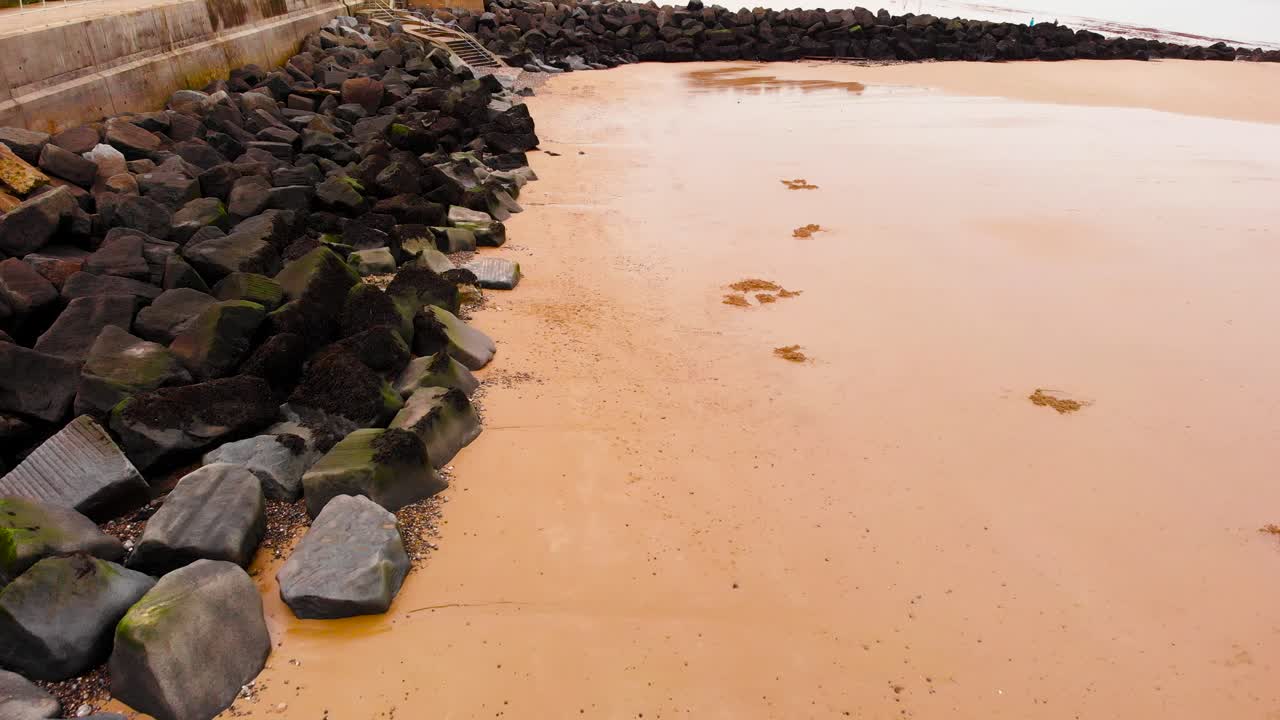 항공 - 해안, 북해 방파제, 셰링엄, 영국, 중간 뒤로 샷