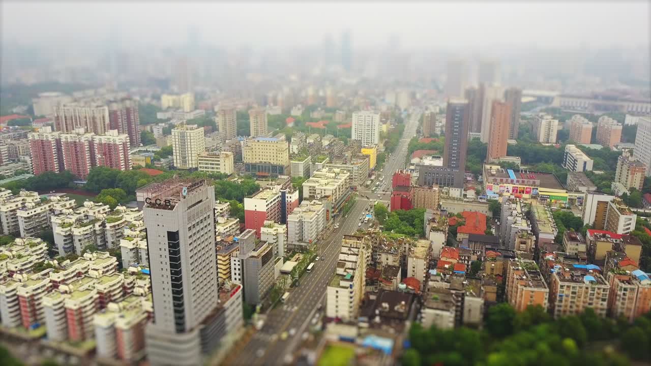 우한 시의 흐린 날, 교통 경관, 거리, 공중 파노라마, 4k 트 시프트, 중국