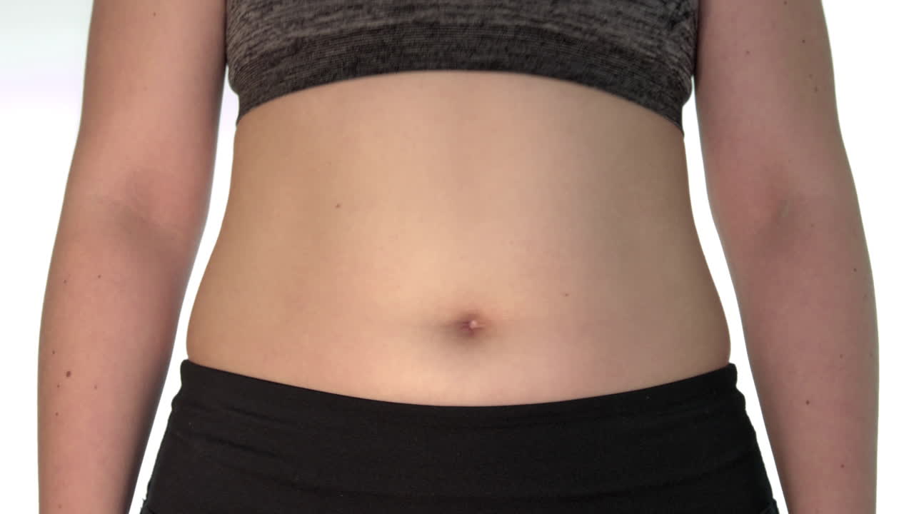 vista frontal del vientre de la mujer