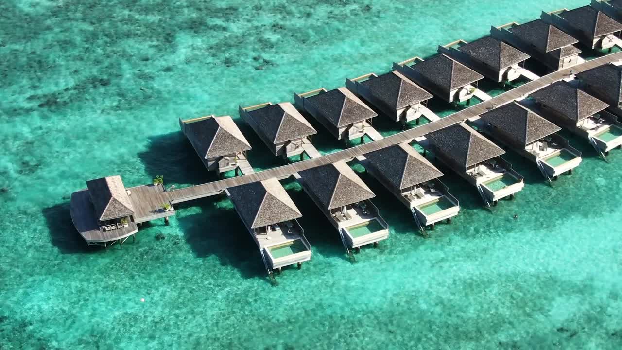 Ville di lusso alle Maldive, drone aereo