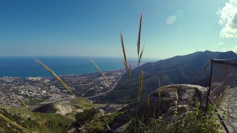 Vista-De-La-Costa-Desde-La-Montaña,-Benalmadena-Malaga-España