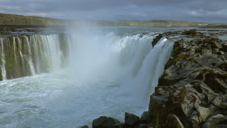 Imágenes-En-Cámara-Lenta-De-La-Cascada-Selfoss-En-El-Parque-Nacional-Jokulsargljufur,-Islandia