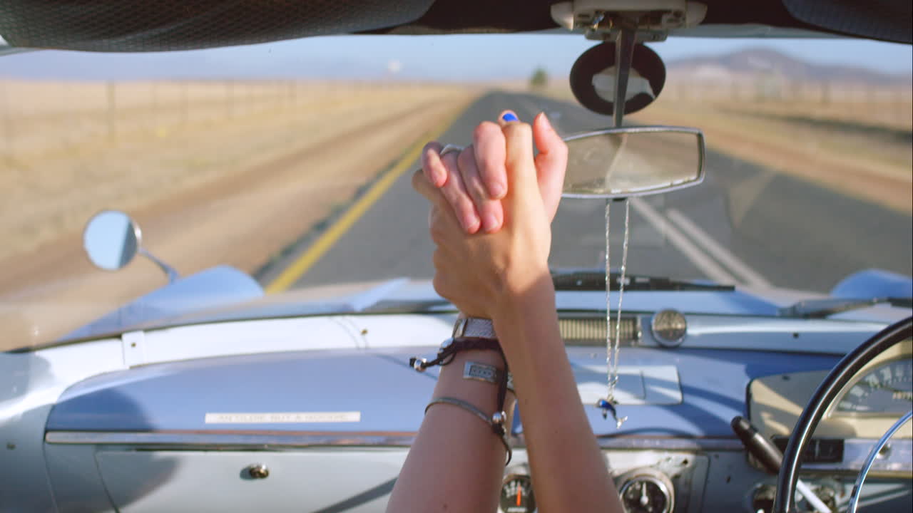 친구는 당신의 깨진 울타리를 간과하는 사람입니다.