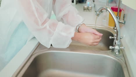 handwashing by a medical professional