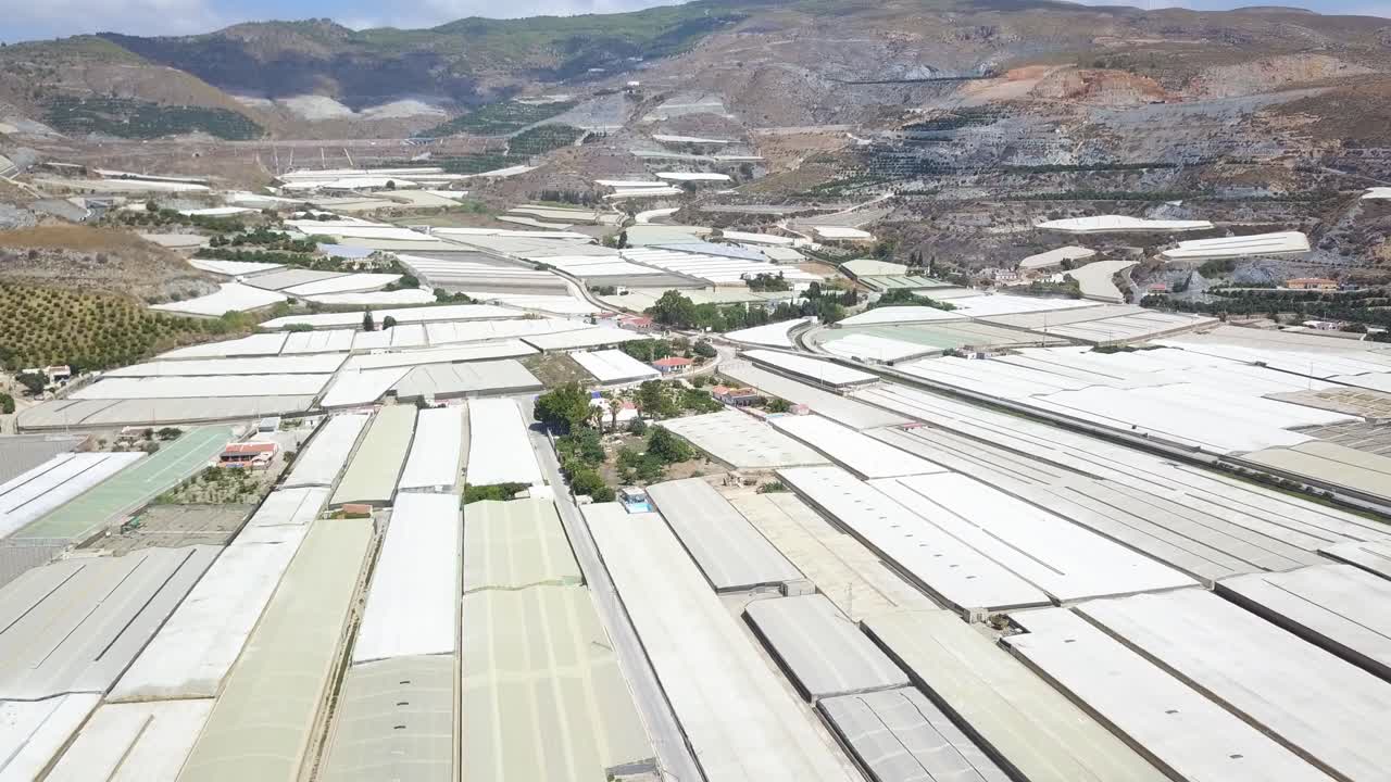 스페인 남부의 온실로 가득 찬 농지 지역의 조감도