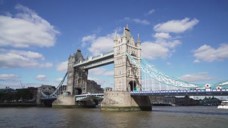 Iconic-Tower-Bridge-in-London-full-of-people-and-cars,-sunny-day