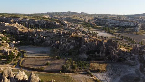 Drone-shot-of-the-mountains-in-Cappadocia,-Turkey