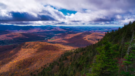 Timelapse-En-La-Cima-De-La-Montaña-En-Otoño