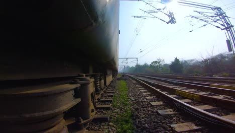Bahnstrecke-Von-Der-Zugfahrt-In-Indien-Aus-Gesehen-9