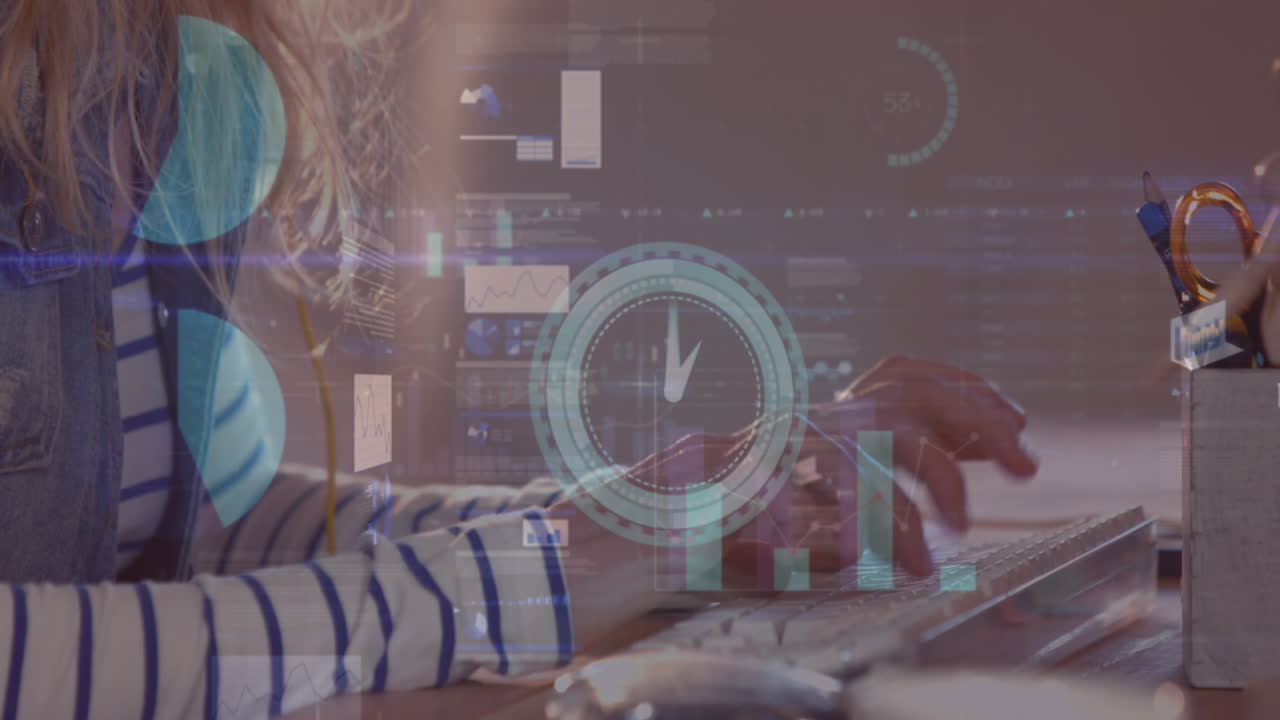 animación del reloj, estadísticas y procesamiento de datos financieros sobre mujeres de negocios usando computadora