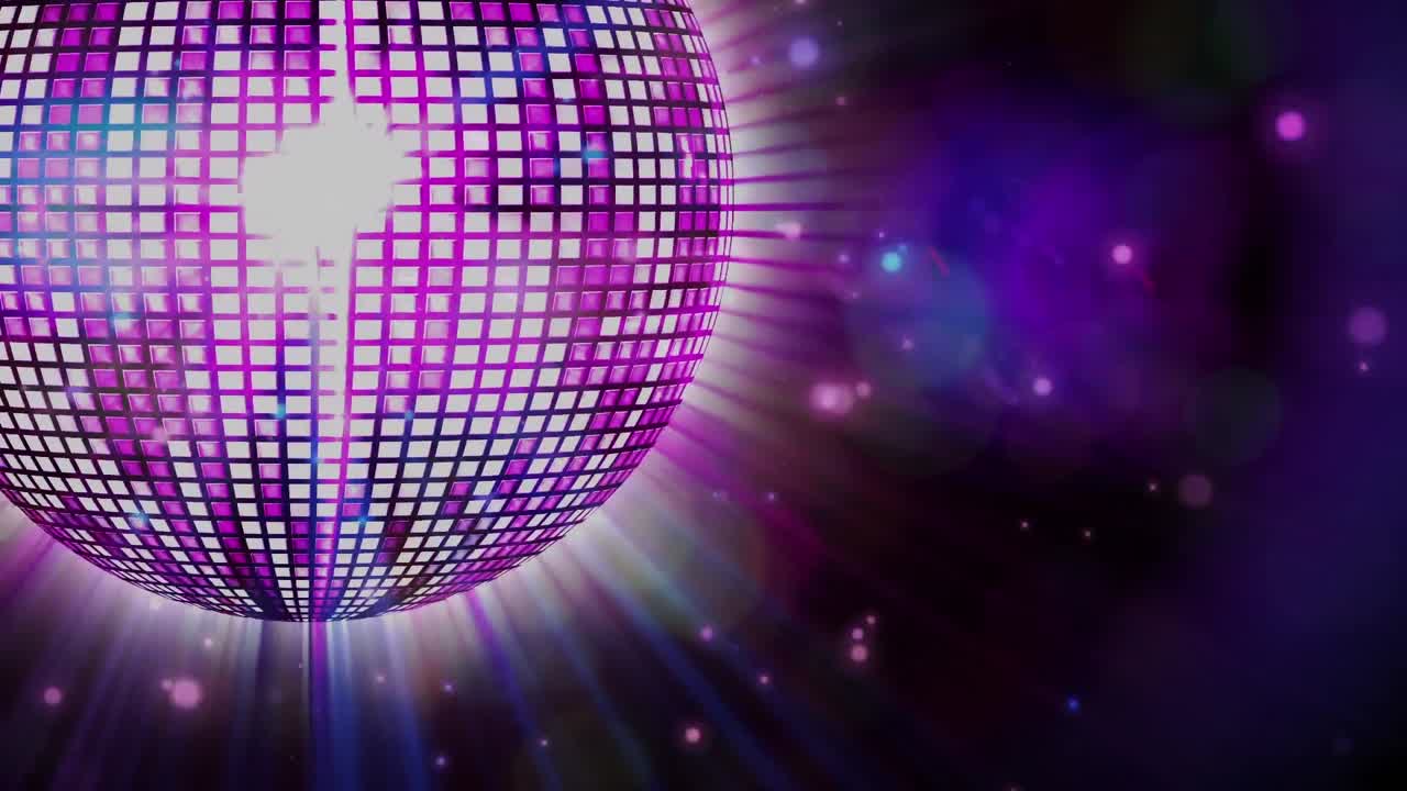 animación de una bola de espejo de discoteca girando sobre un fondo negro