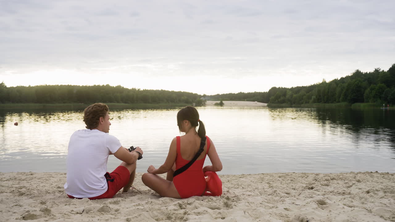 спасатели на пляже