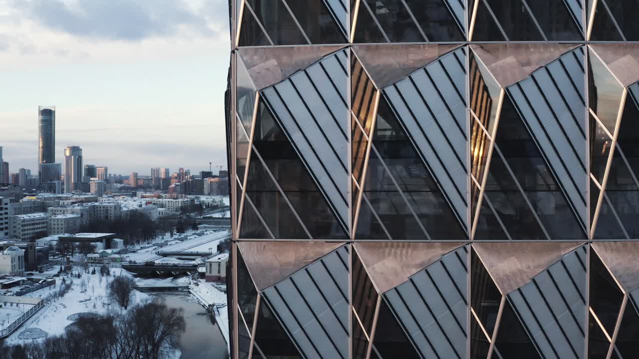arquitectura moderna en un paisaje urbano de invierno