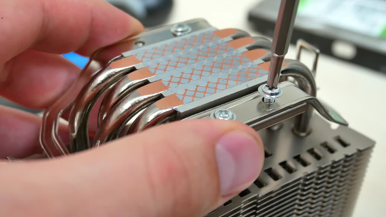 preparación del sistema de refrigeración con tubos de radiador para su instalación en el procesador