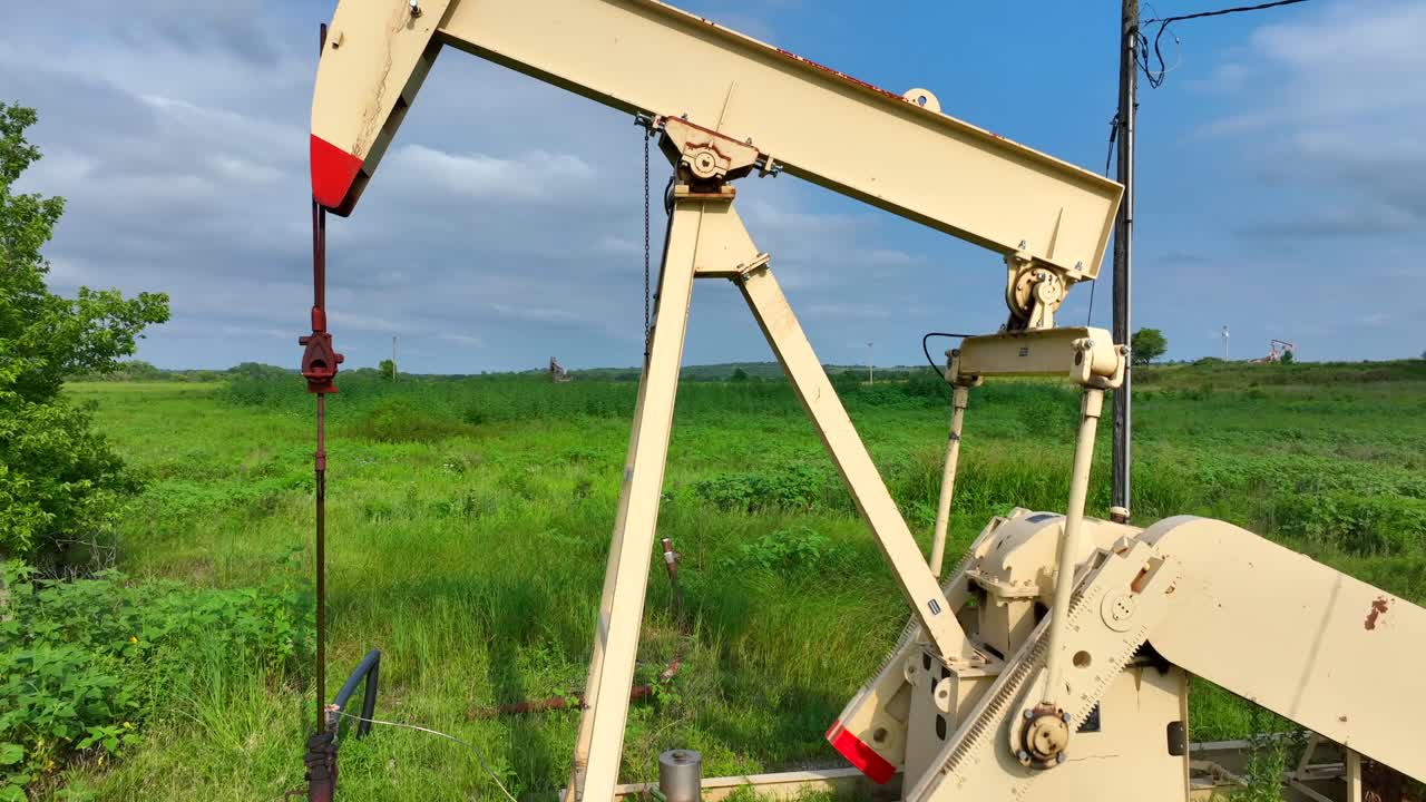 석유  ⁇ 에서 원유를  ⁇ 핑하는 석유