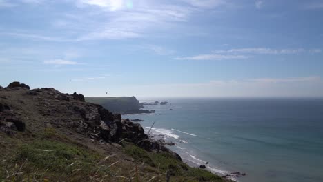 los acantilados cerca de kynance cove en cornwall, reino unido