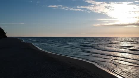 Cámara-Lenta-De-La-Playa-Al-Mar