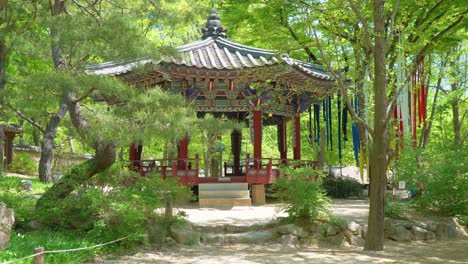 seonangdang, la diosa patrona del pueblo en el pueblo folclórico coreano en yongin de gyeonggi en corea del sur