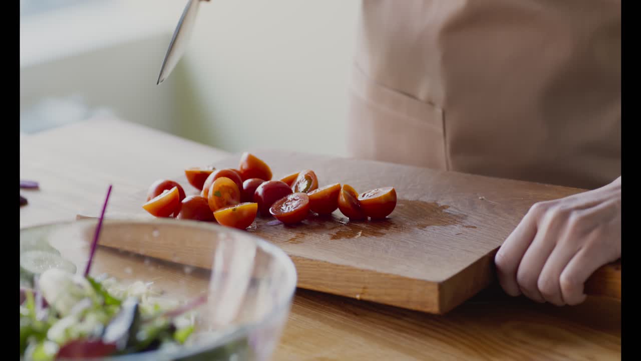 러드를 준비하고 있습니다.