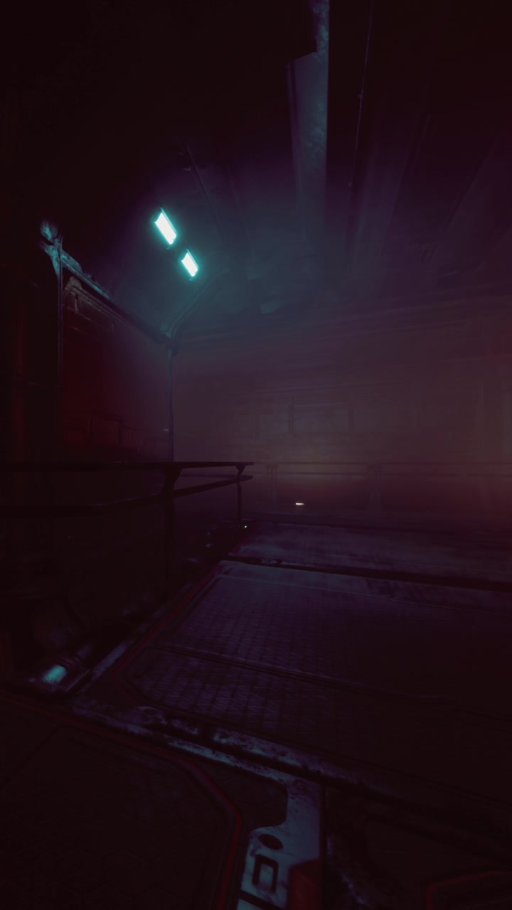 Spazio buio con illuminazione e nebbia in un ambiente industriale di notte.