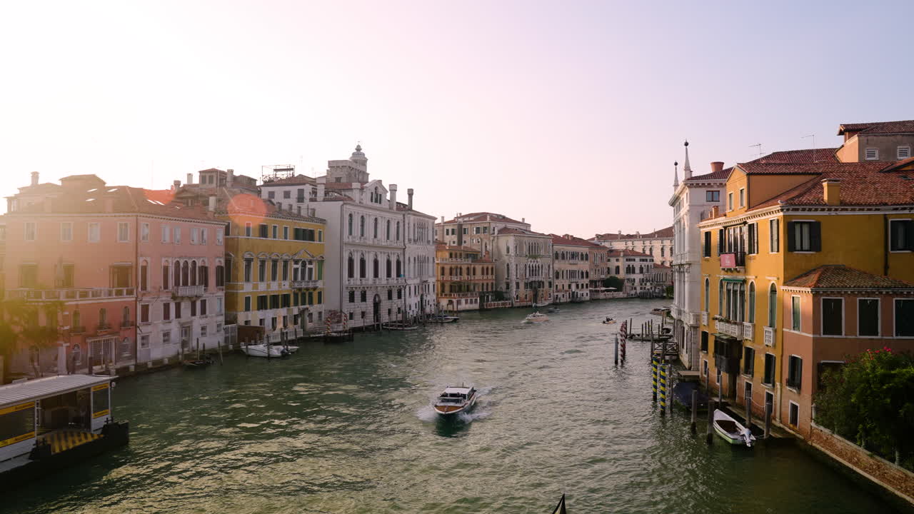 Panorama aereo sul Canal Grande visto dal Ponte dell'Accademia a Venezia, Italia