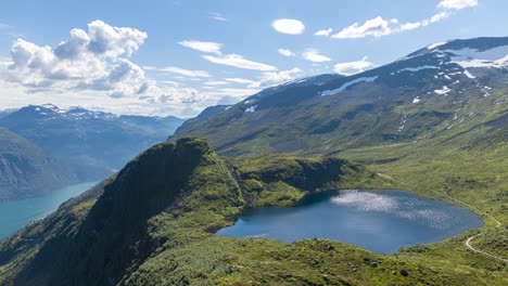 Timelapse-Panorámico-Del-Hermoso-Paisaje-Noruego-En-Stranda-Geiranger